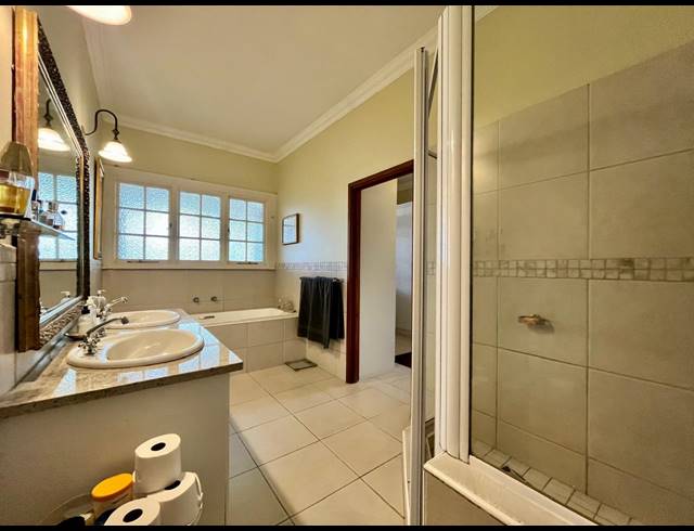 6 BEDROOM HOUSE FOR SALE IN SHORTENS COUNTRY ESTATE